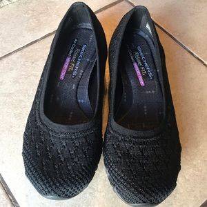 Like new black comfy sketchers! Simple and comfy 👟